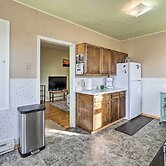 Pet-friendly Downtown Hettinger Apt w/ Yard!