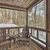 Rustic Madison 'treehouse' Cabin With Game Room!