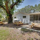 Charming Mid-century House - Just Steps to Lake!