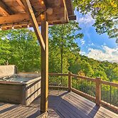 Couples Treehouse Retreat w/ Hot Tub & Views