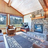 Donnelly Cabin w/ Fire Pit: 5 Mi to Boat & Ski!