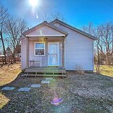'the Brewer Guesthouse' Tiny Home w/ Patio & Yard!