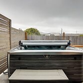 Coastal Haven Getaway ~ 1 Mi to Mill Beach!