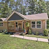 Smoky Mountains Leicester Home w/ Deck!