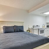 Bright Gulf Coast Escape - 8 Mi to Johns Pass!