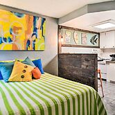 Bright Gulf Coast Escape - 8 Mi to Johns Pass!