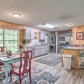Sues Camp w/ Caddo Lake Access & Dock!