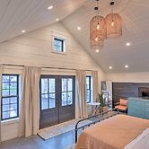 Rustic Rapid City Farmhouse w/ Mountain Views