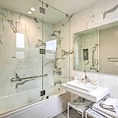 Chic Coronado Retreat w/ Patio & 4 Cruiser Bikes!