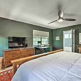 Dripping Springs Cabin w/ Pool, Hill Country Views