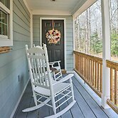 Sweet Vacation Cottage w/ Deck & Grill!
