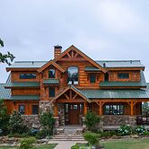 Luxury Family Retreat - Greers Ferry Lake!