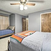 Lake Livingston Hideaway w/ Dock + Gas Grill!
