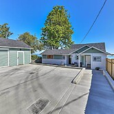 Waterfront Home ~ 6 Mi to Olympic National Park!