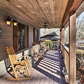 The Captains Quarters in Rogers w/ Covered Porch!