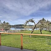 Waterfront Anderson Island Home w/ Kayaks