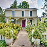'the Porch House' Located in Historic Village