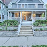 Milwaukee Home < Half Mi to Lake Michigan!