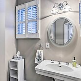 Milwaukee Home < Half Mi to Lake Michigan!