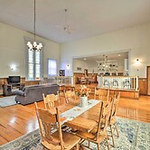 Lisle Apt: Fireplace & Stained Glass Windows!