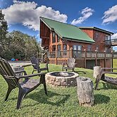 Piney Creek Mountain-view Cabin w/ Wraparound Deck