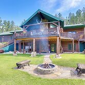 Black Hills Cabin: Hot Tub, Game Room & Deck