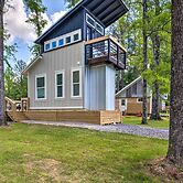3 Mi to Mississippi State: Tiny Home w/ Deck!
