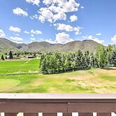 Peaceful Midway Studio w/ Mountain + Golf Views!