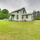 11 Mi to Lake Fife: Farmhouse w/ Yard & Fire Pit!