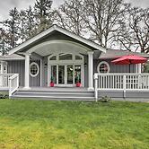 Contemporary Tacoma Cottage w/ Deck & Pond!