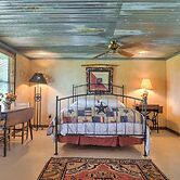 Charming Carmine Studio w/ Pond On 60-acre Farm!