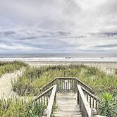 Cozy Ocean Isle Beach Condo, Steps to the Beach!