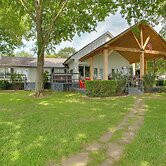 Stunning Lakefront Home: Hot Tub & Game Room!