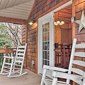 'the Boat House' Creekside Escape in Hot Springs!