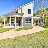 Denison Home w/ Balcony: Walk to Downtown!