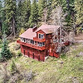 Spacious Sun-up Bay Cabin, 20 Min to Downtown Cda!