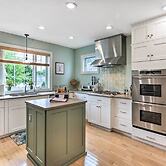 Walkable New Haven Retreat w/ Ocean Views!