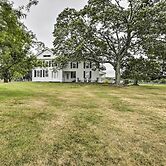 Charming Farmhouse w/ Pool & Fishing Pond!