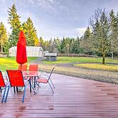 Peacock Hill Retreat on 1 Acre, 1 Mi to Harbor