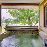 Cozy Lake Eufaula Hideaway w/ Fire Pit & Hot Tub!