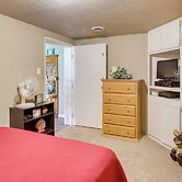 Cozy Lake Eufaula Hideaway w/ Fire Pit & Hot Tub!