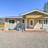 River Acres Retreat w/ Grill & River Access!