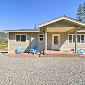 River Acres Retreat w/ Grill & River Access!