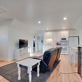 2 Mi to Town: Castle Rock Retreat w/ Fireplace!