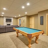 Cozy Apartment w/ Outdoor Entertaining Space!