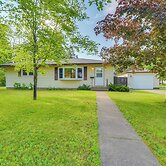 Sunny Cloquet Home - 2 Mi to St. Louis River!