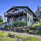 Luxe Coastal Haven w/ Bay Views & Hot Tub