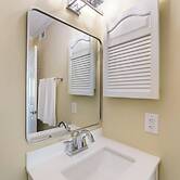 Emerald Isle Vacation Rental w/ Resort Pool!