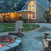 100-year-old Farmhouse w/ Hot Tub on 5 Acres!