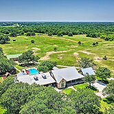 Sunset Ranch w/ Pool & Hot Tub on 29 Acres!
